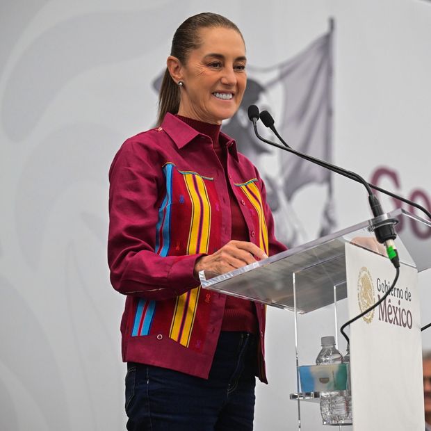 'No Debemos Estar Tanto en el Celular', Dice Sheinbaum a Jóvenes en Inauguración de Universidad